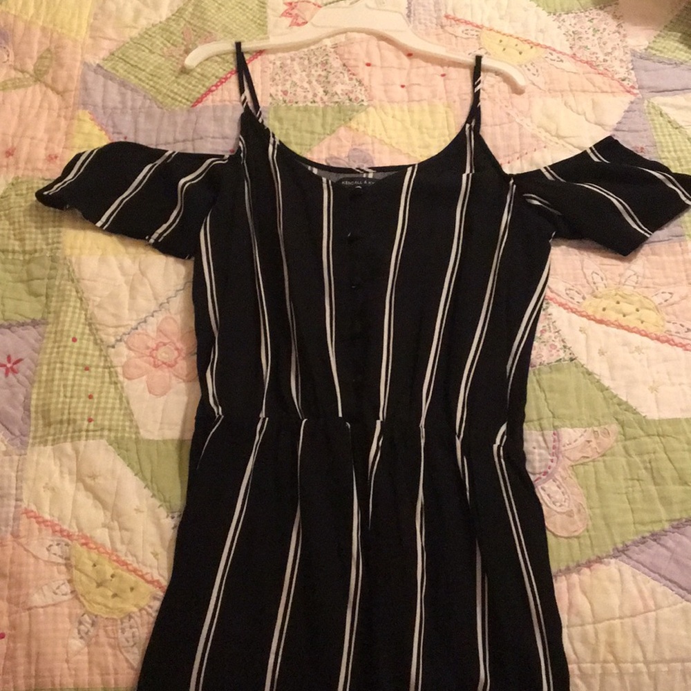 Cold-shoulder romper